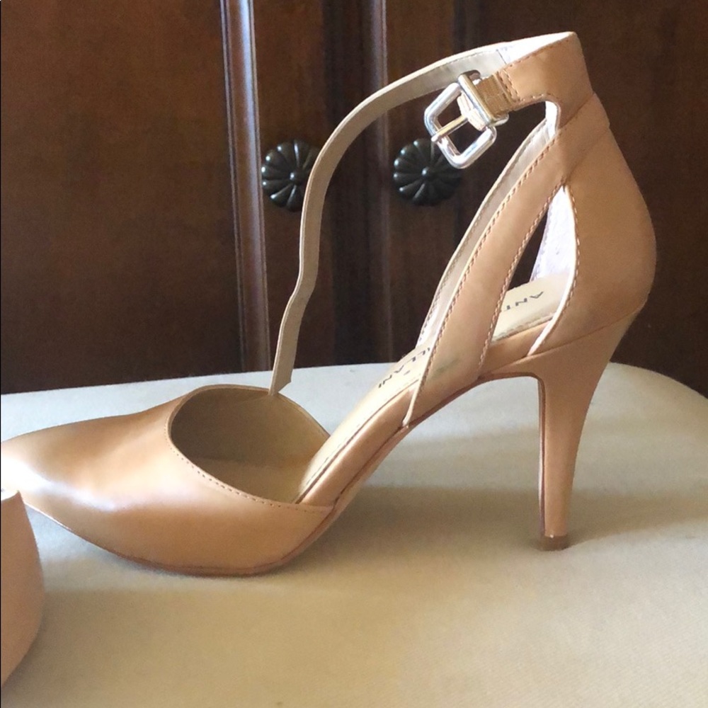 Heels - Picture 3 of 5